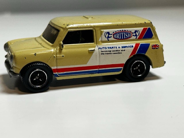 Matchbox Austin Mini Van -1965 Mattel 2006