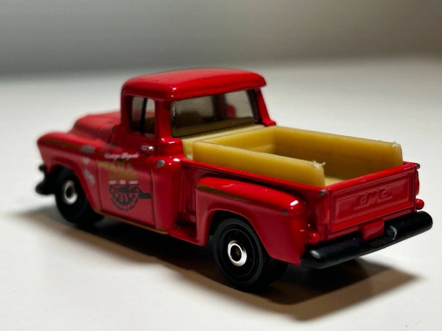 1957 GMC STEPSIDE PICKUP TRUCK 1:64 Matchbox 2009, 2015 - photo 3