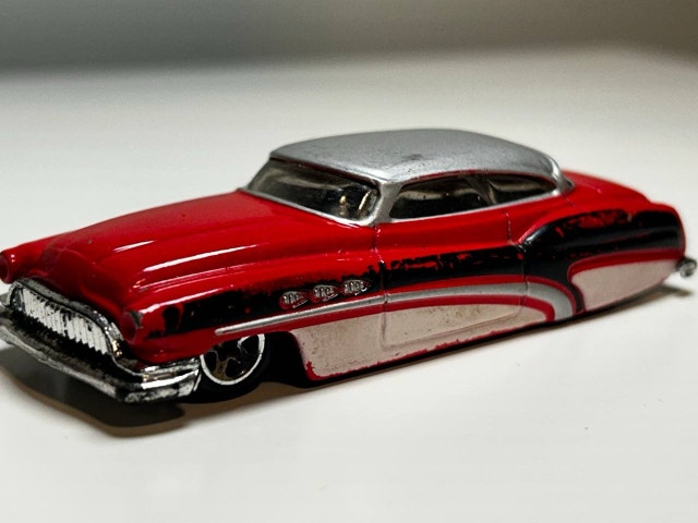 Hot Wheels 2000 So Fine Diecast Car