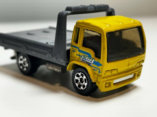 Matchbox 1999 Delivery Roll Back Low Boy Truck 1/64 Diecast
