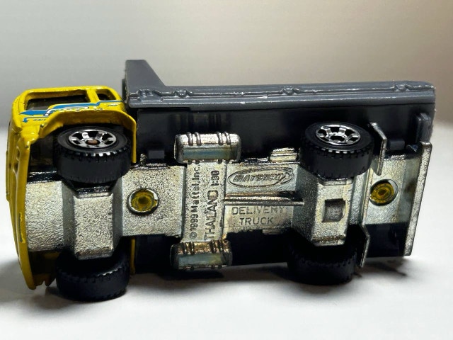 Matchbox 1999 Delivery Roll Back Low Boy Truck 1/64 Diecast - photo 5