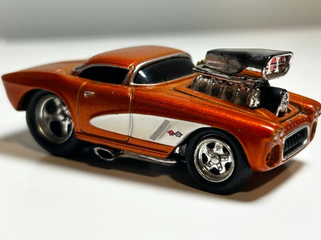 Muscle Machines 1/64 Diecast Chevrolet Corvette