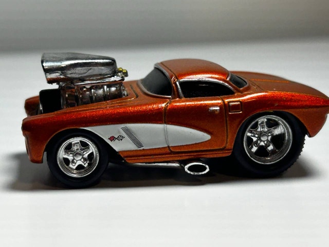 Muscle Machines 1/64 Diecast Chevrolet Corvette - photo 2