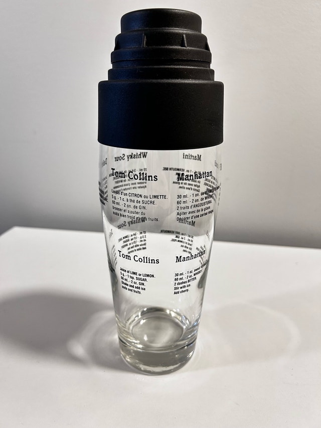 Cocktail Shaker features printed recipes K-8018