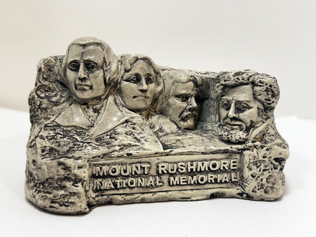 Mount Rushmore Statue