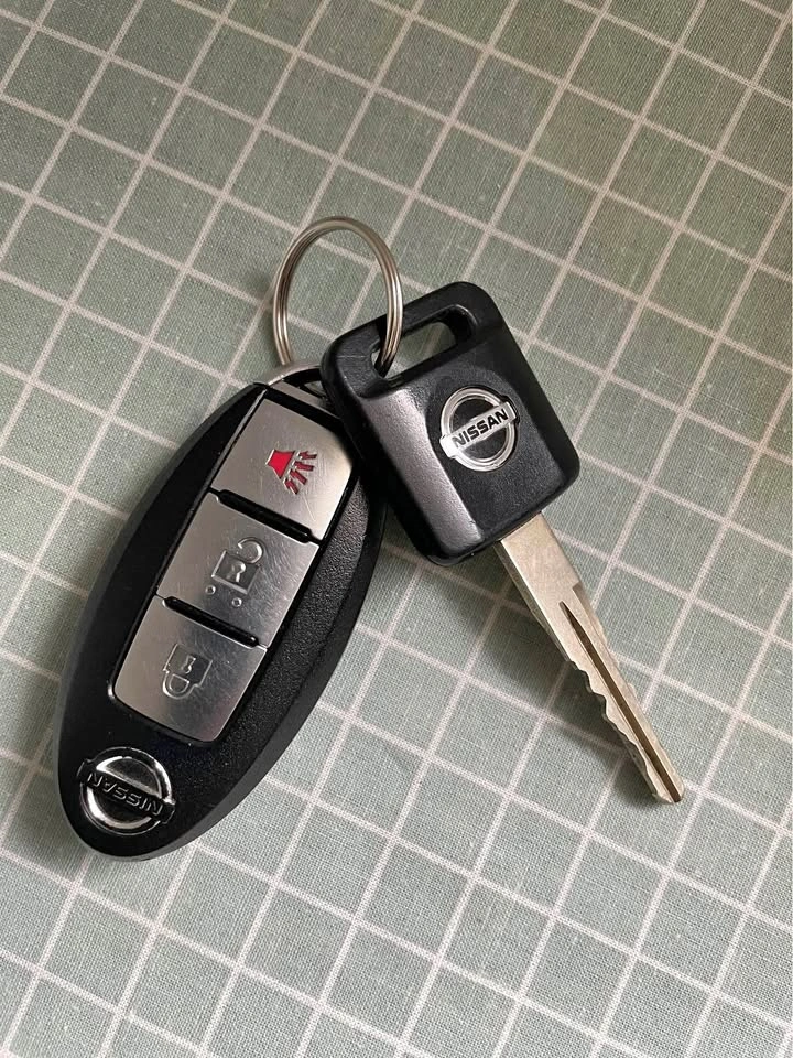 Nissan Car Key and Fob
