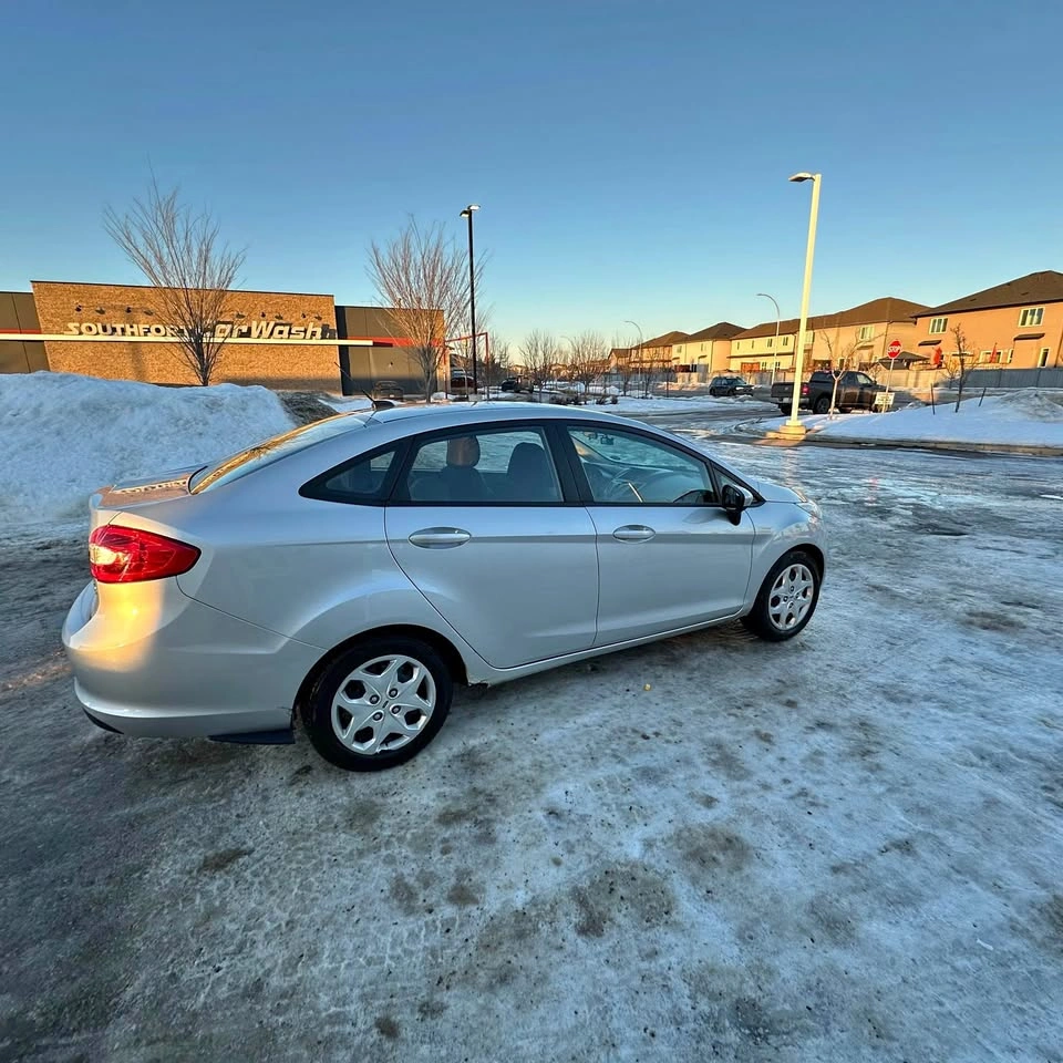 2013 Ford Fiesta SE Sedan