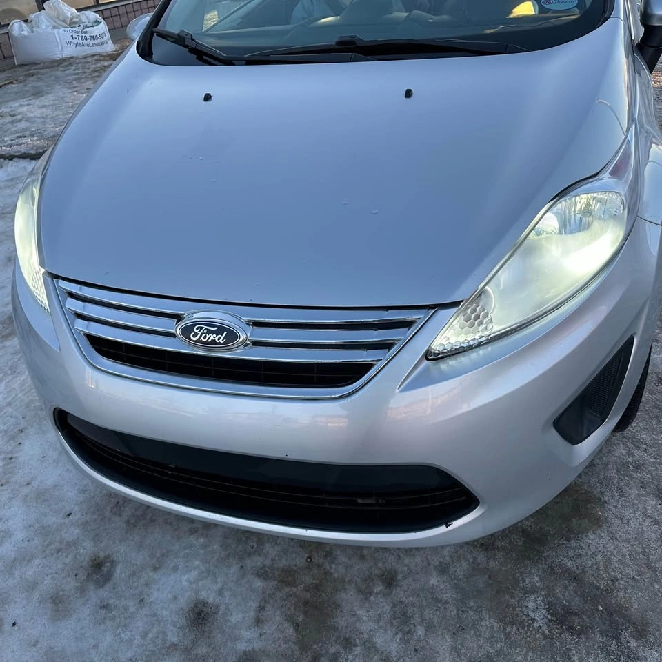 2013 Ford Fiesta SE Sedan - photo 2