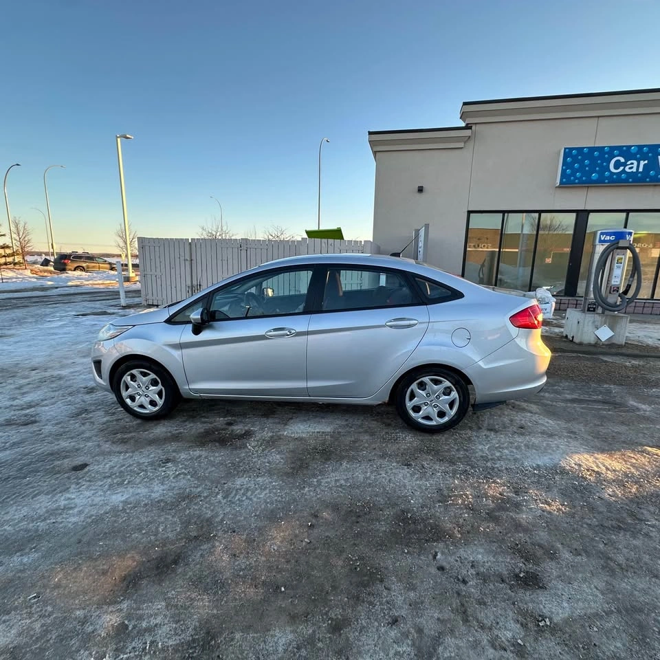 2013 Ford Fiesta SE Sedan - photo 3