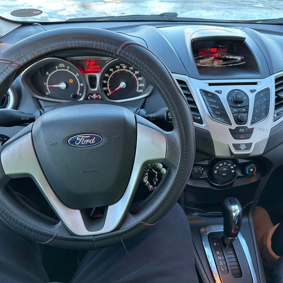 2013 Ford Fiesta SE Sedan - photo 4