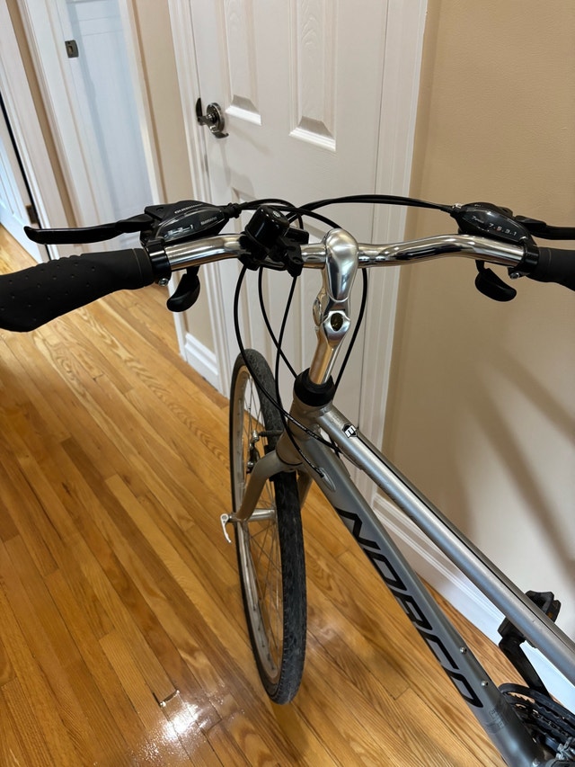 Norco Yorkville Hybrid Bicycle - Size M - photo 4