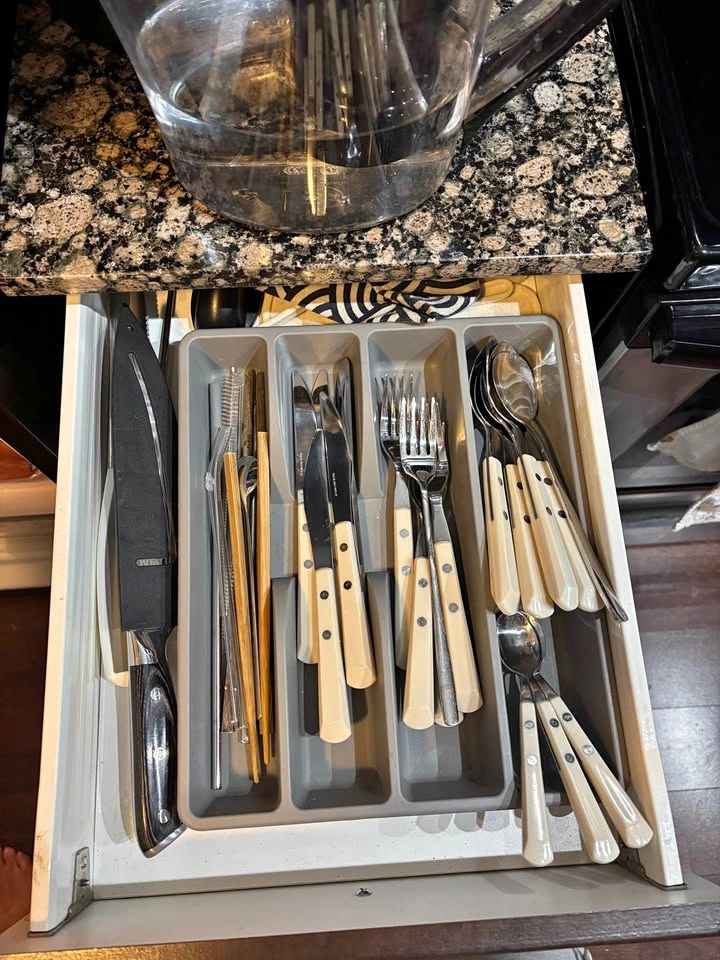Kitchen: plates & cutlery & cups etc