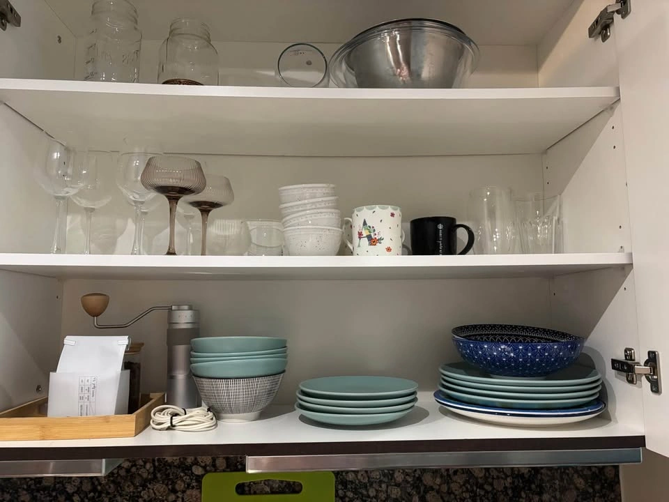Kitchen: plates & cutlery & cups etc - photo 2