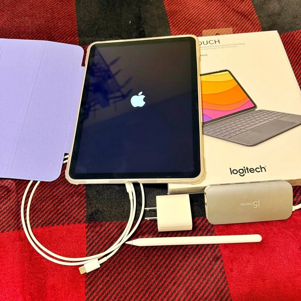Apple iPad Air M2 128GB Bundle w/ Keyboard & Pencil