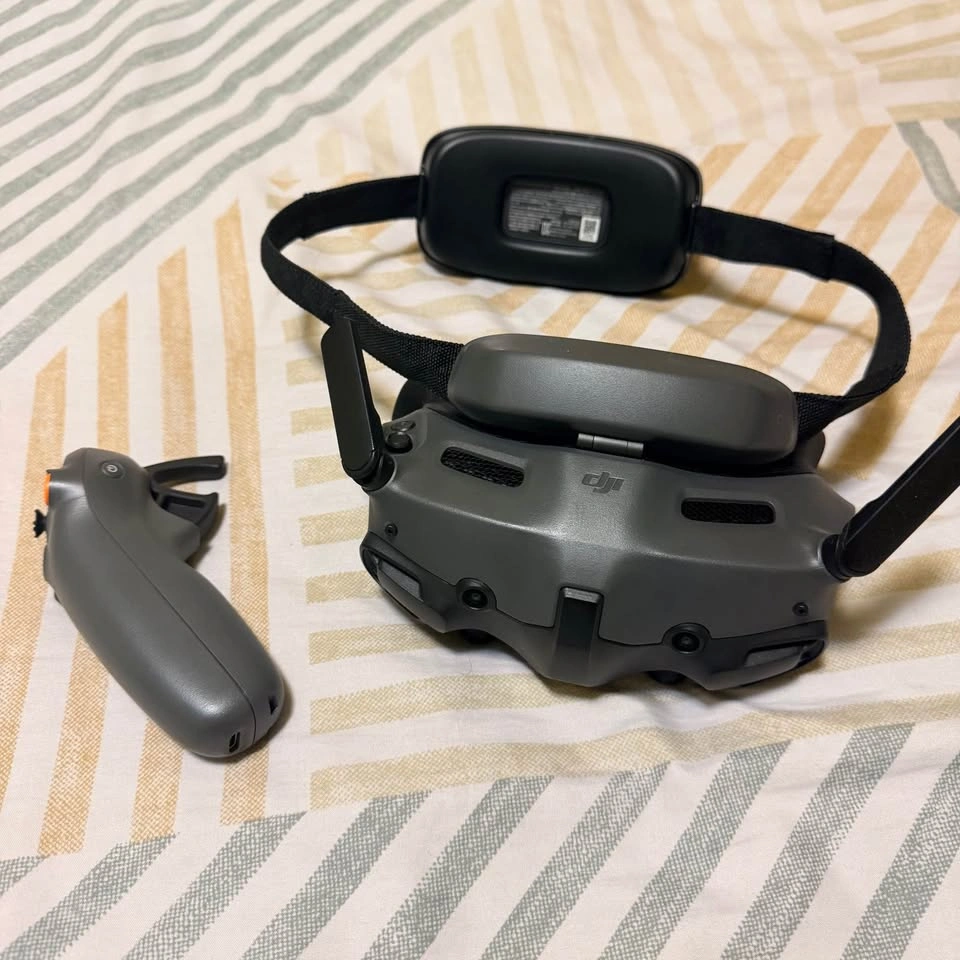 Sealed DJI Avata 2 Drone with Goggles 3 and RC Motion 3 - photo 2