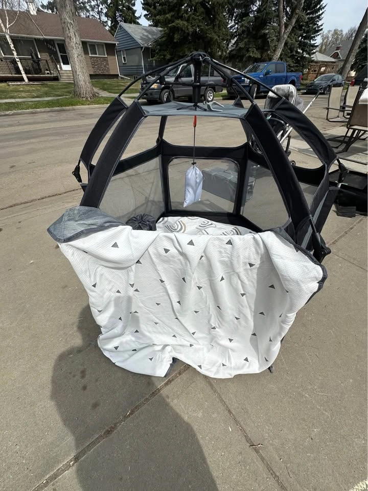 Portable Baby Travel Tent - photo 2