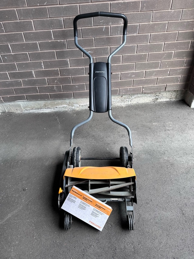 Fiskars Reel Push Lawn Mower – Very Good Condition