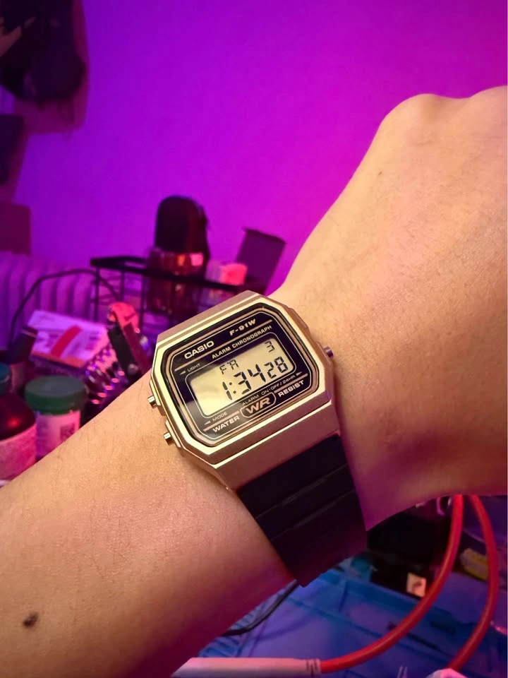 Casio F-91W Silver/Gold Metallic Edition Digital Watch - photo 2