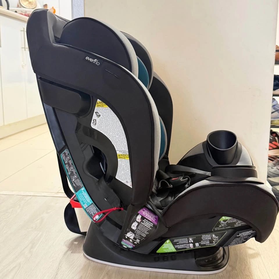 Like New Evenflo DLX Car Seat - Barely Used - photo 2