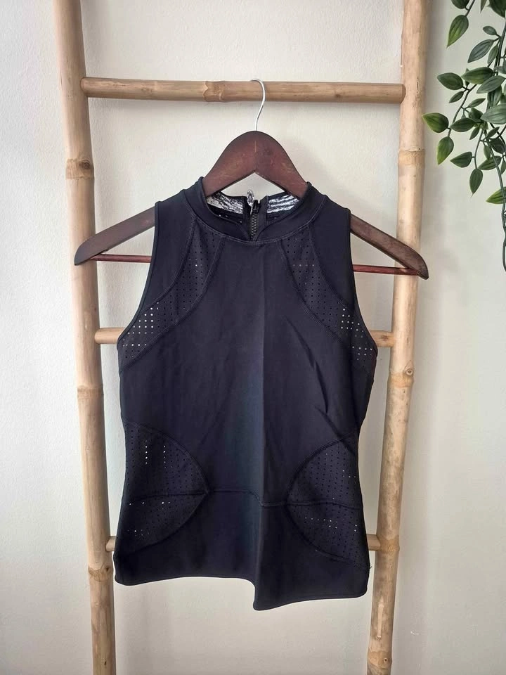Lululemon reversible top size 6