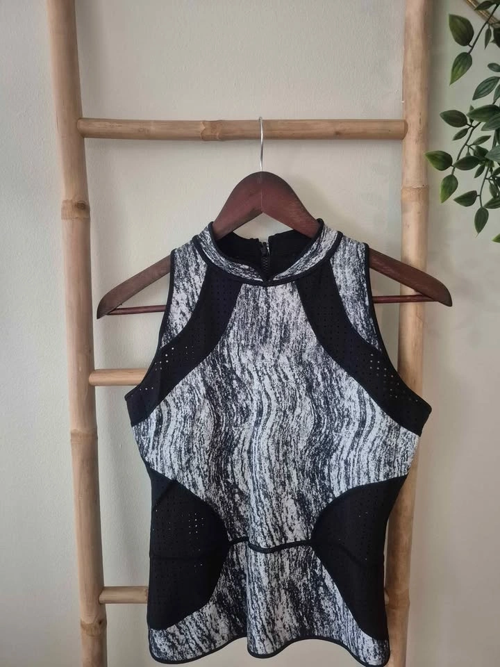 Lululemon reversible top size 6 - photo 3