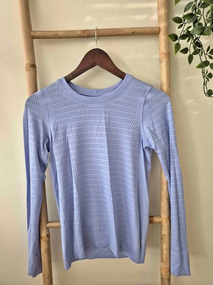 Lululemon long sleeve top size 8