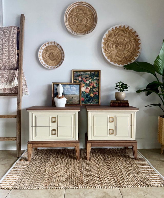 Refinished Set of Vintage Dixie Nightstands - photo 2