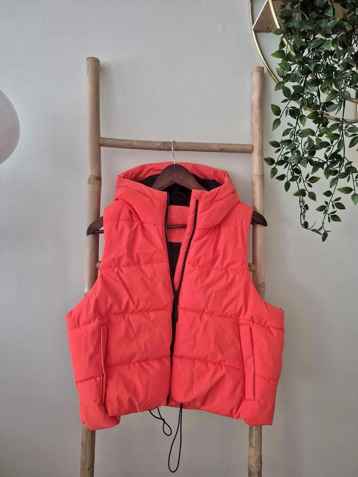 Vest European sports brand F4