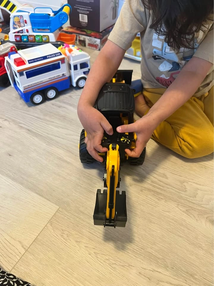 Construction truck - photo 2