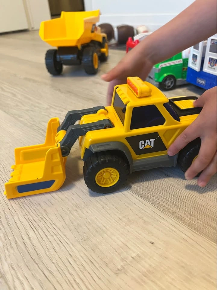 Construction truck - photo 2
