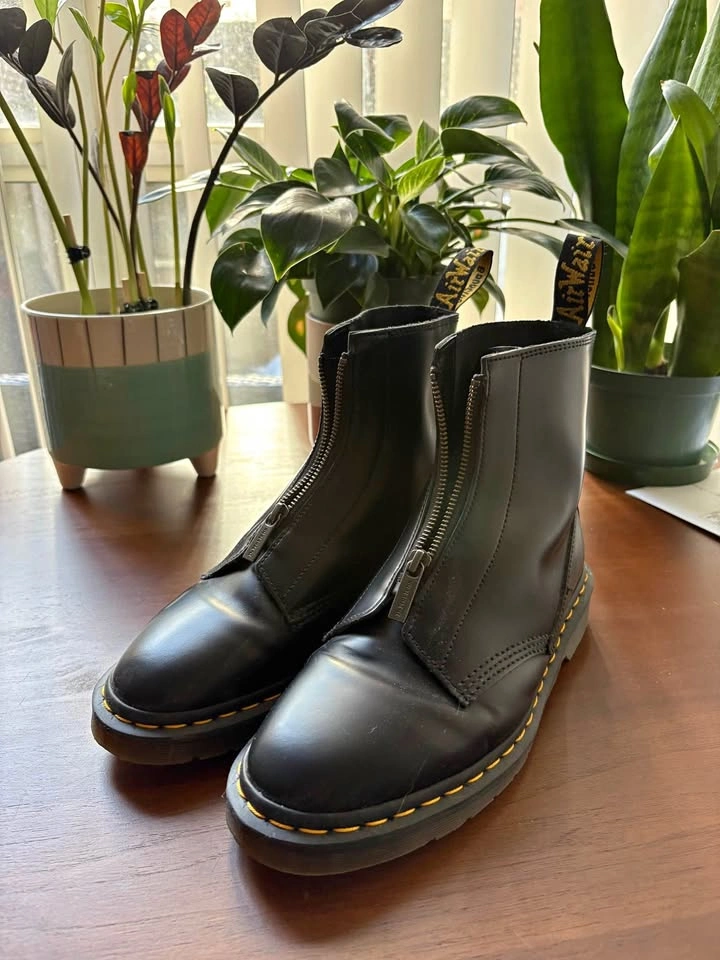 Dr. Martens CABBOTT Black Zip Up Boots USM 8 / USW 9