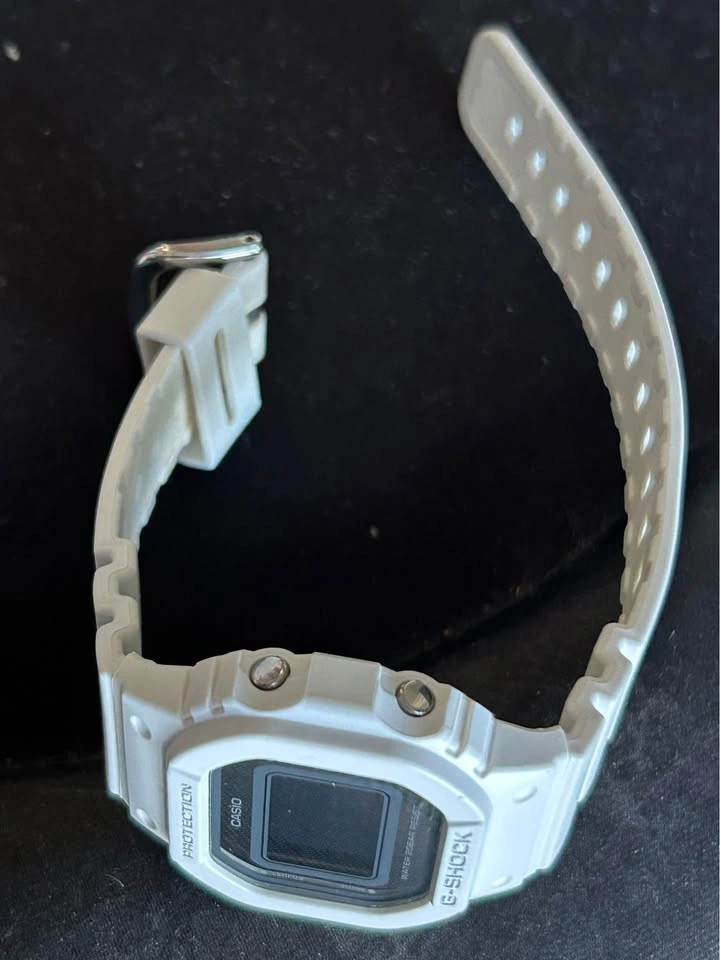 Casio G-Shock White Digital Watch with Tin Case - photo 3