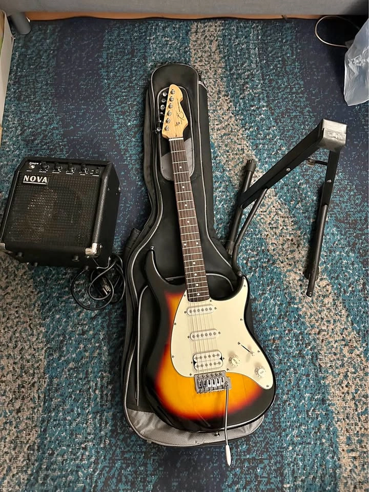 Peavey Raptor Plus EXP Electric Guitar w/ Amp & Stand