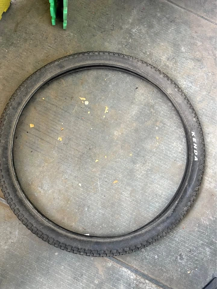 Bike tire 24x1.95