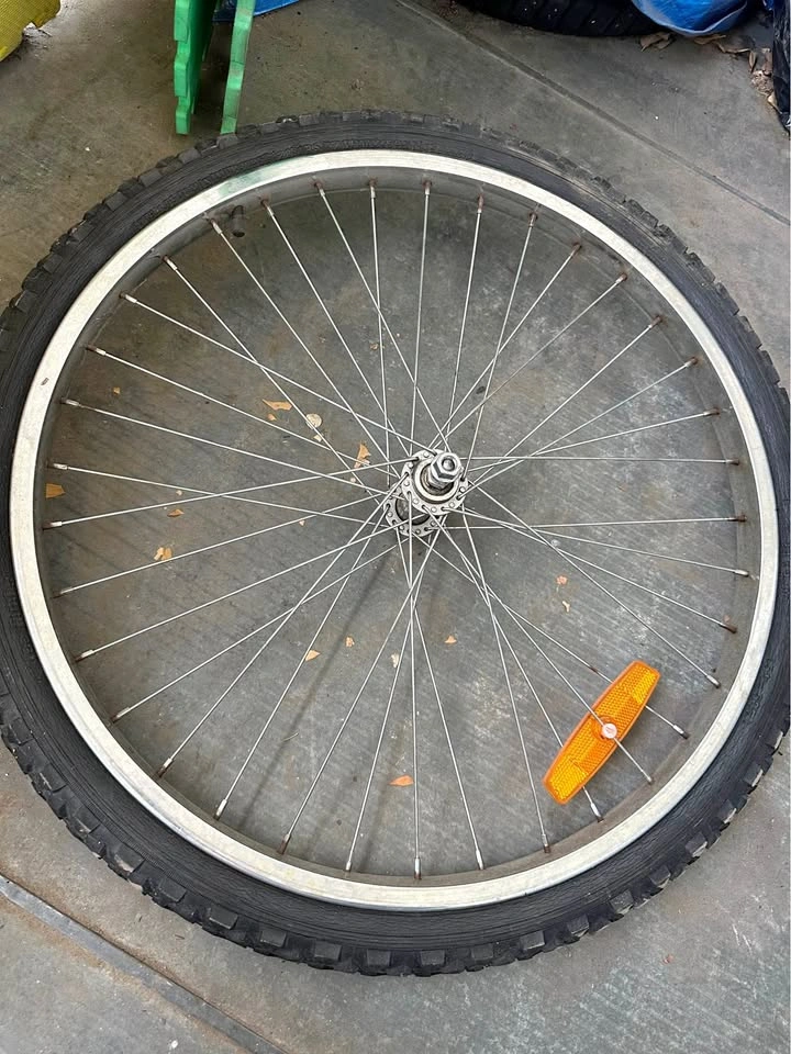 Bike tire (24x2.00)