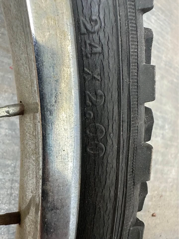 Bike tire (24x2.00) - photo 2