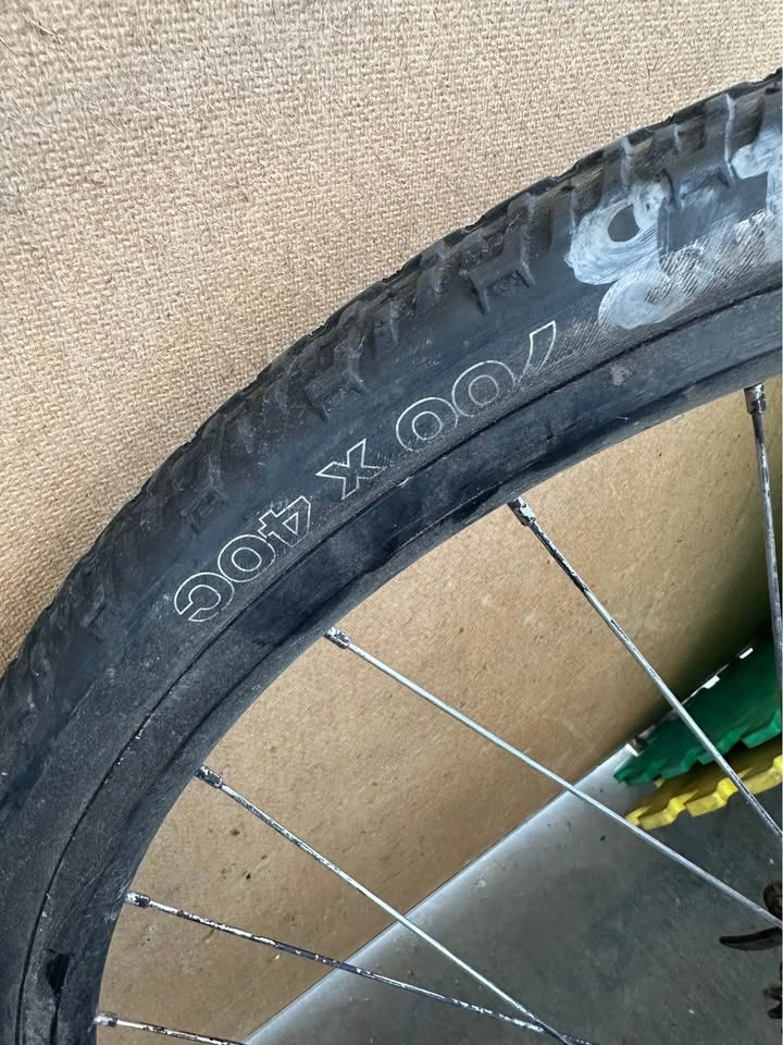 Bike Tire (700x40C) Single Speed - photo 2
