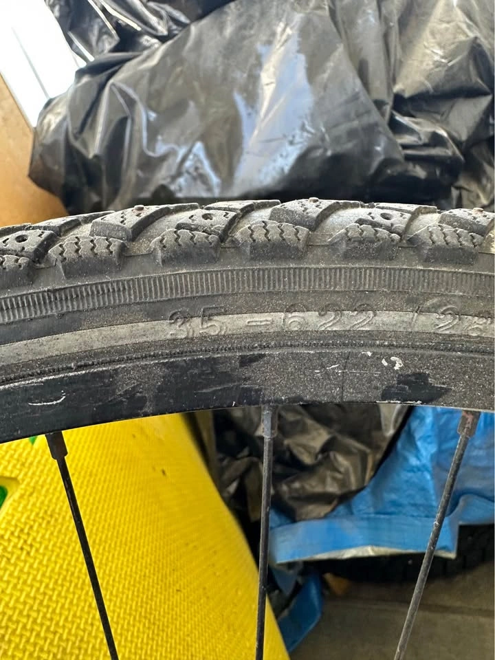 Bike Tire (28x1.35-700x35c) - photo 2
