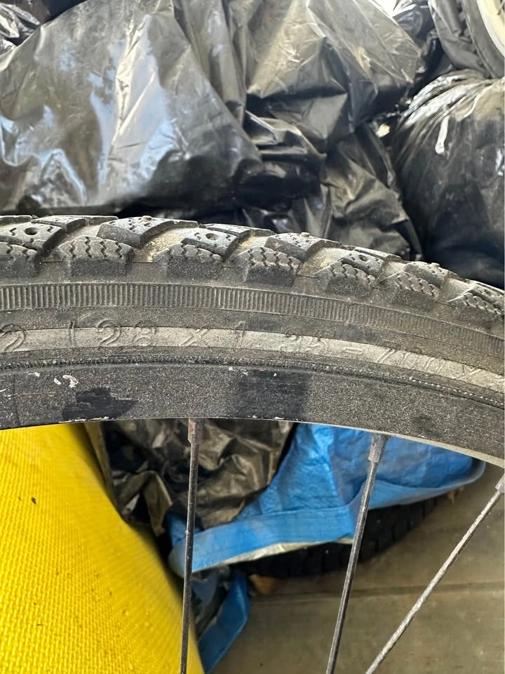 Bike Tire (28x1.35-700x35c) - photo 3