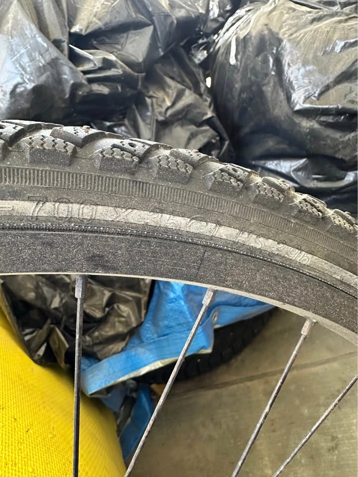 Bike Tire (28x1.35-700x35c) - photo 4
