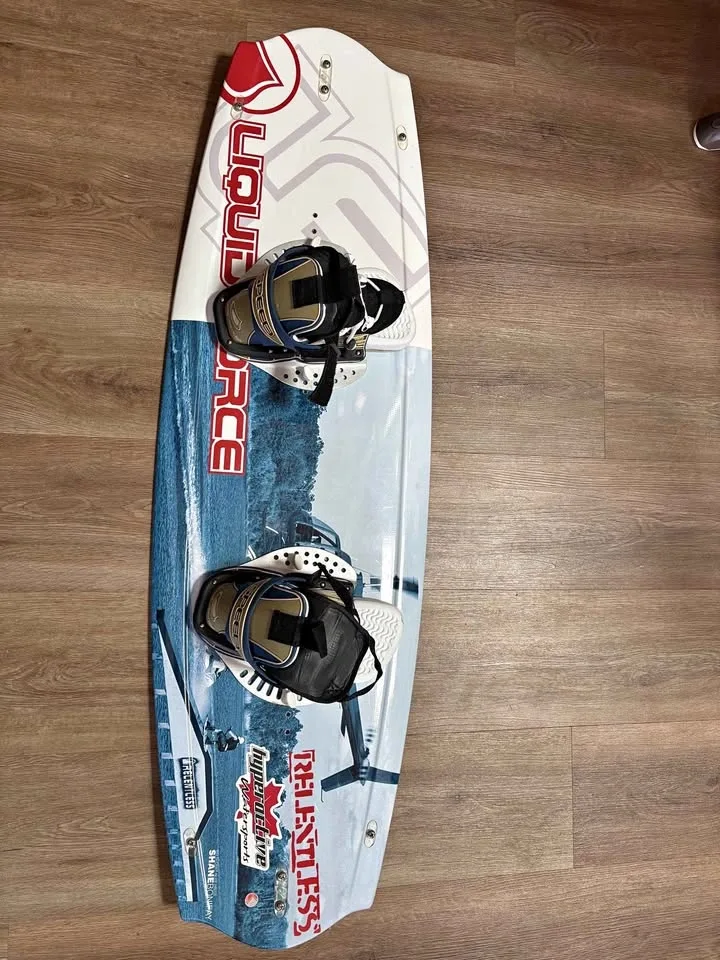 Liquid Force Relentless Wakeboard and Carry Bag