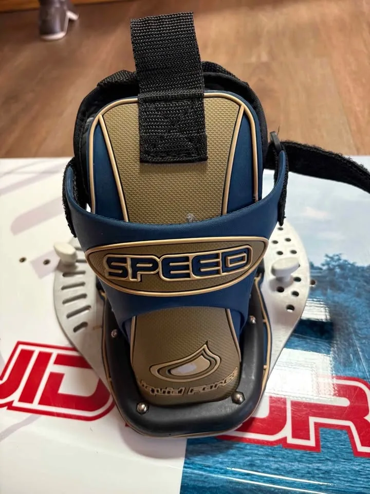 Liquid Force Relentless Wakeboard and Carry Bag - photo 3