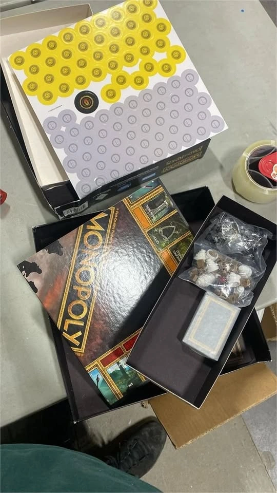 NEW Lord Of The Rings Monopoly Board - photo 2