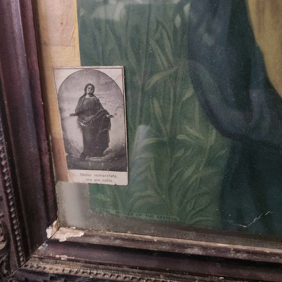 Antique Religious Framed Image – Madonna & Child – Ornate Frame - photo 4