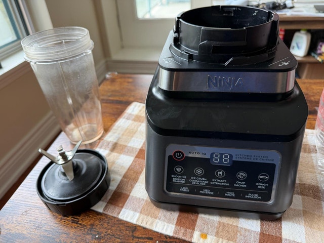Ninja Auto IQ Kitchen System Blender w/ Cups Blades