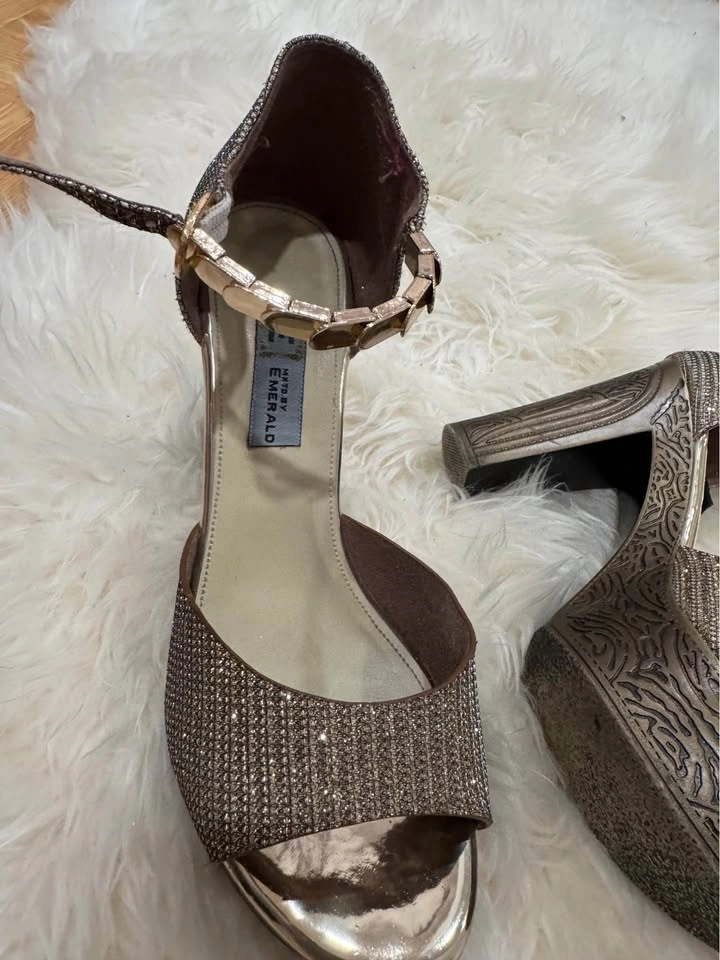 Golden heels - photo 2