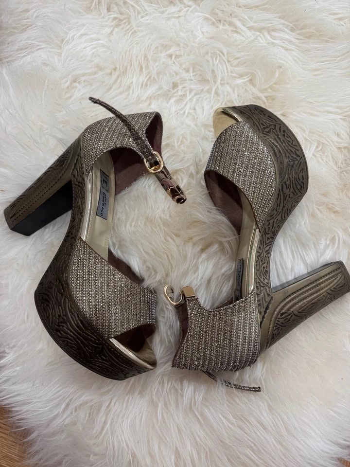Golden heels - photo 3