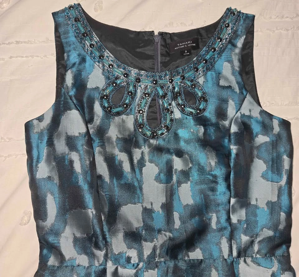 Elegant Dress Size 2 – Like New – $15 Firm - photo 2