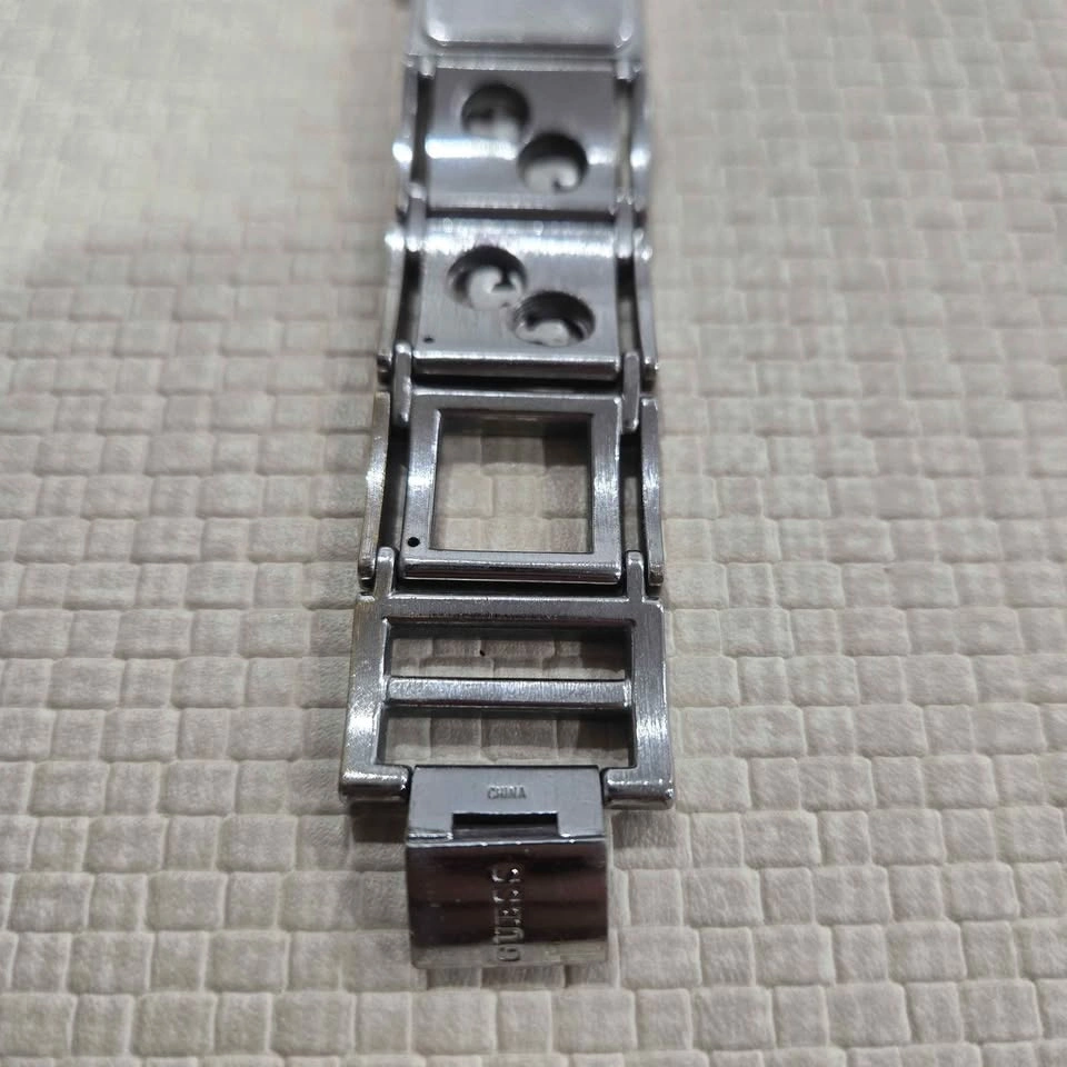Original GUESS Women’s Watch – Silver Tone – Used – Authentic - photo 4