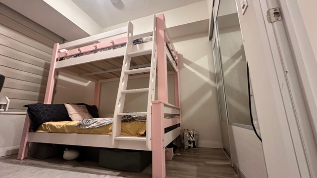 URGENTLY SELLING Beautiful Pink BunkBed Like NEW - photo 3